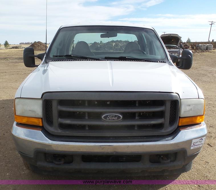 image for item J6206 2001 Ford F250 Super Duty XL Crew Cab pickup truck