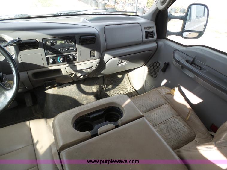 image for item J6206 2001 Ford F250 Super Duty XL Crew Cab pickup truck