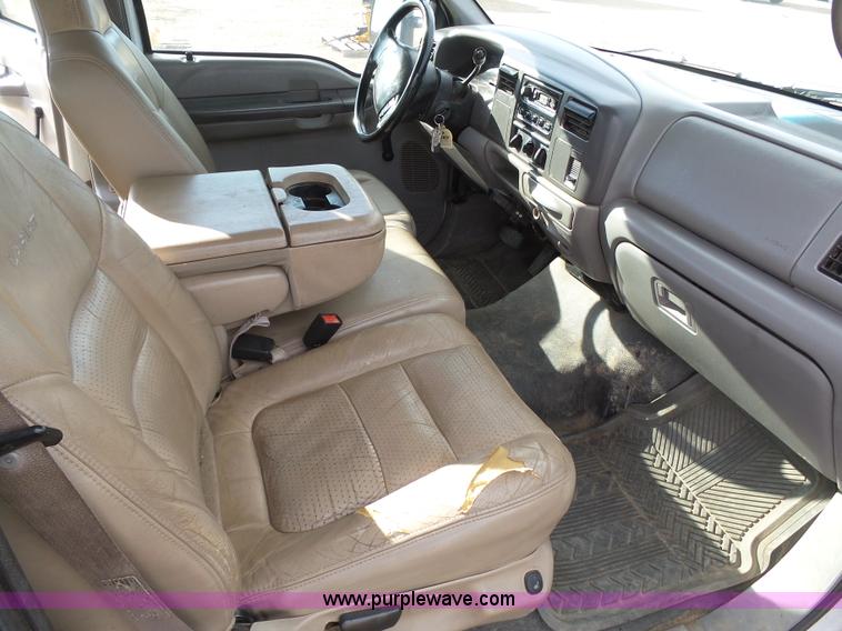 image for item J6206 2001 Ford F250 Super Duty XL Crew Cab pickup truck