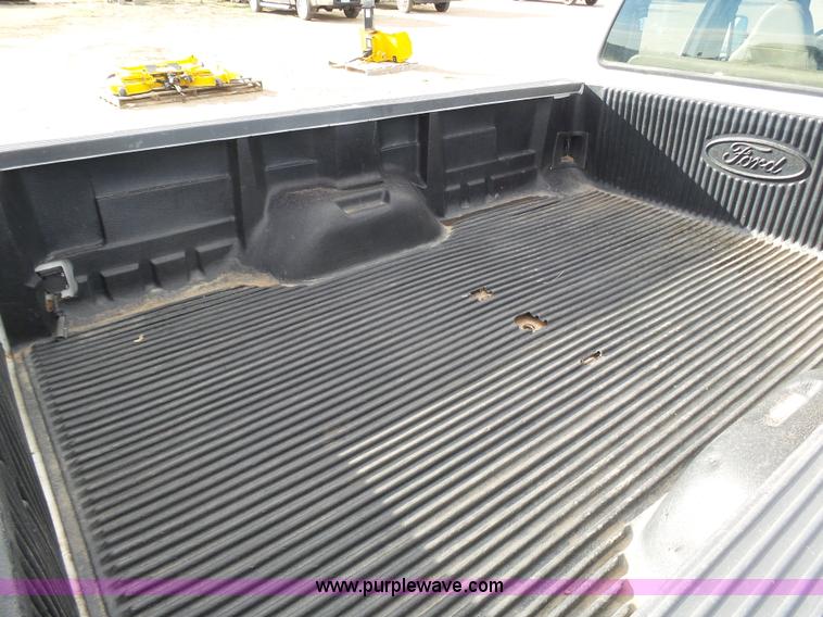 image for item J6206 2001 Ford F250 Super Duty XL Crew Cab pickup truck