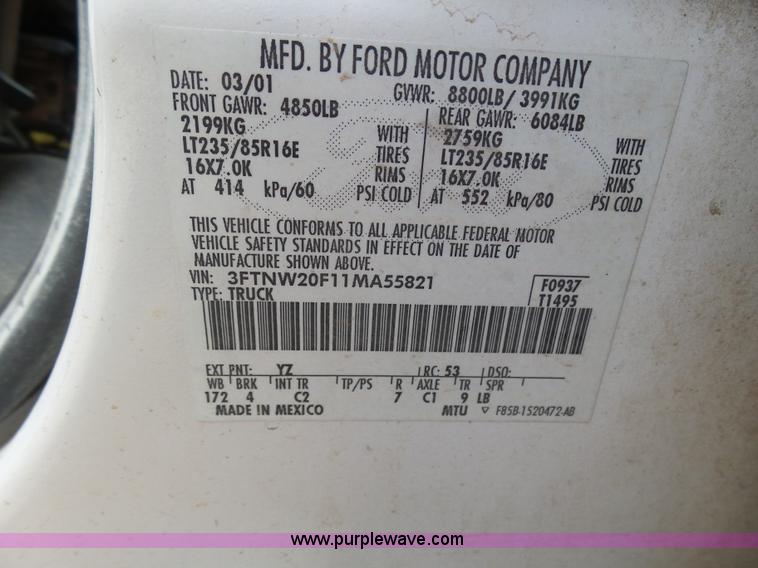 image for item J6206 2001 Ford F250 Super Duty XL Crew Cab pickup truck