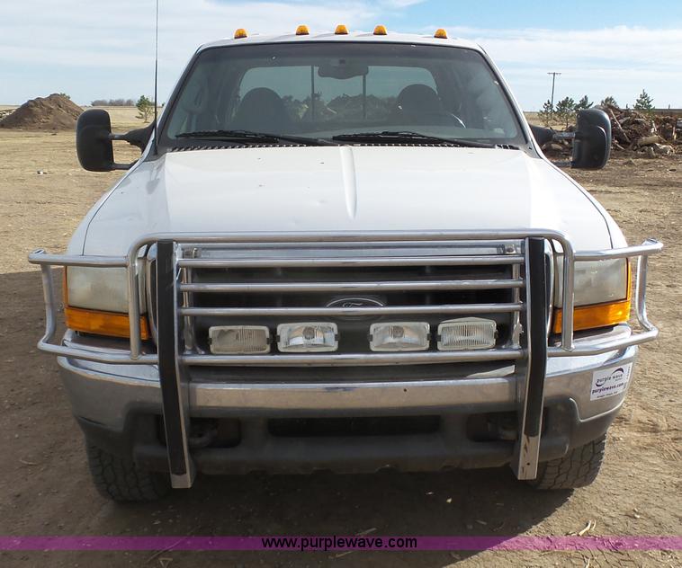 image for item J6207 1999 Ford F350 Super Duty Crew Cab pickup truck