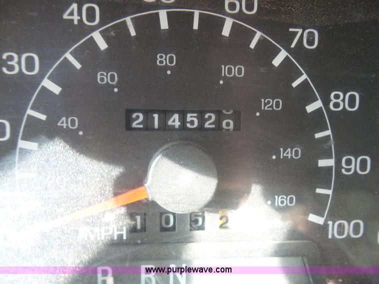 image for item J6207 1999 Ford F350 Super Duty Crew Cab pickup truck