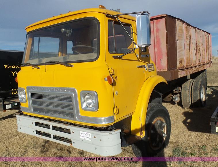 image for item J6209 1978 International Cargo Star 1950B dump truck