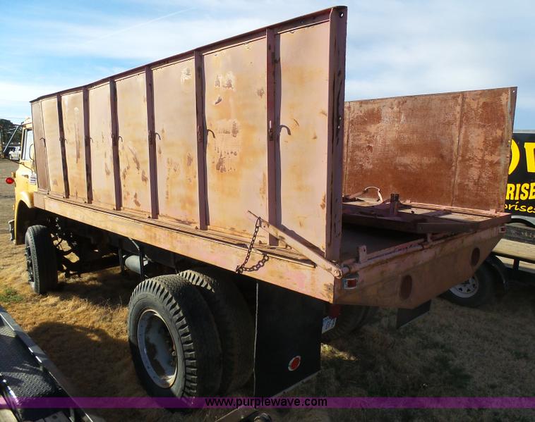 image for item J6209 1978 International Cargo Star 1950B dump truck