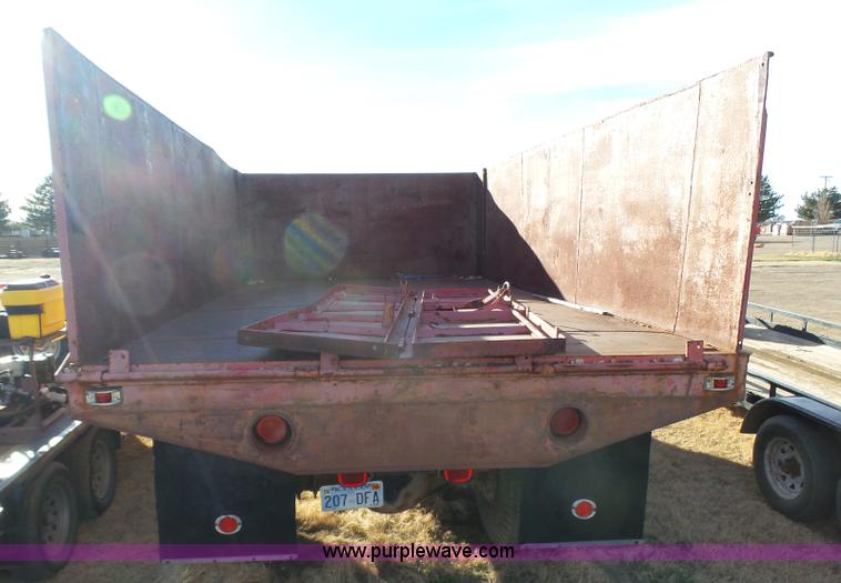 image for item J6209 1978 International Cargo Star 1950B dump truck