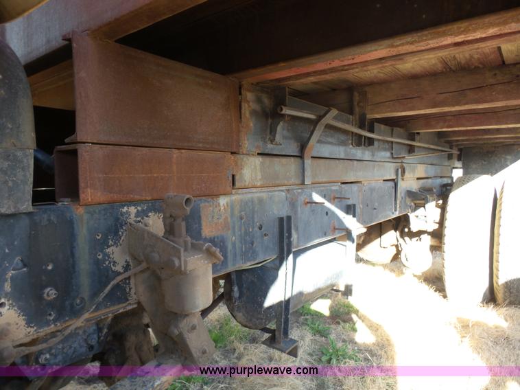 image for item J6209 1978 International Cargo Star 1950B dump truck