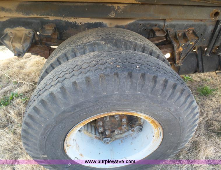 image for item J6209 1978 International Cargo Star 1950B dump truck