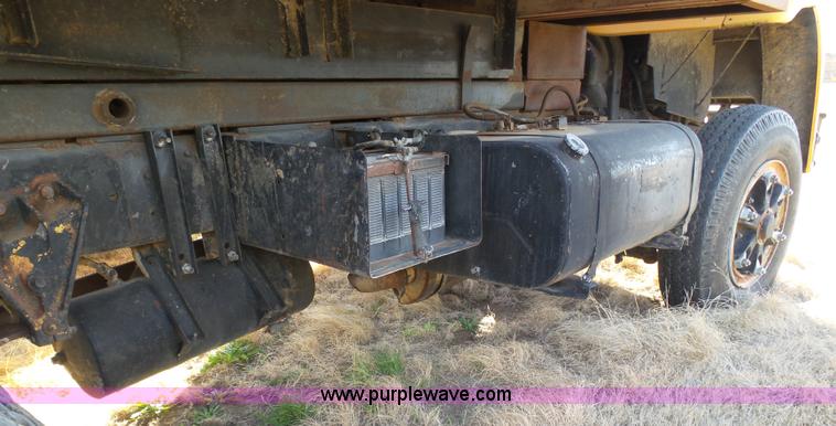 image for item J6209 1978 International Cargo Star 1950B dump truck