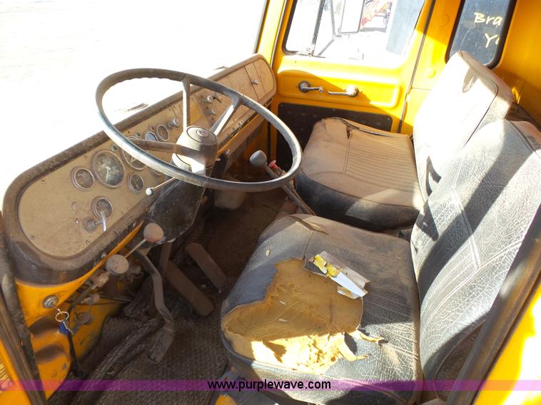 image for item J6209 1978 International Cargo Star 1950B dump truck