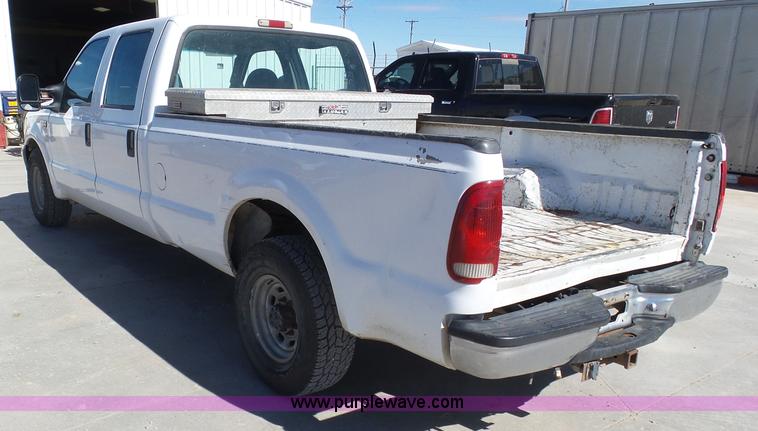 image for item J6212 2004 Ford F250 Super Duty XL Crew Cab pickup truck