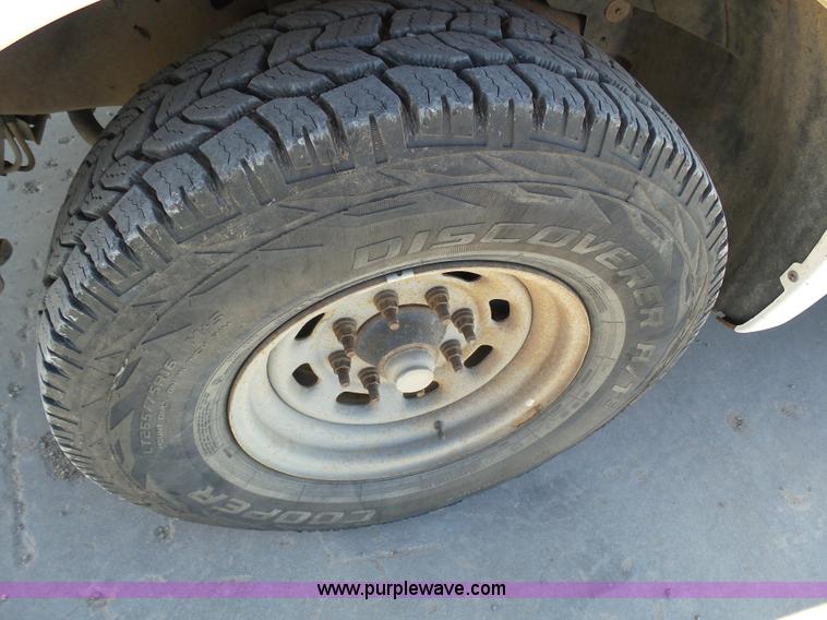 image for item J6212 2004 Ford F250 Super Duty XL Crew Cab pickup truck