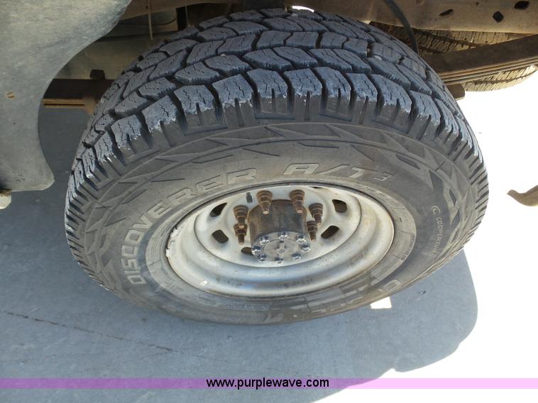 image for item J6212 2004 Ford F250 Super Duty XL Crew Cab pickup truck