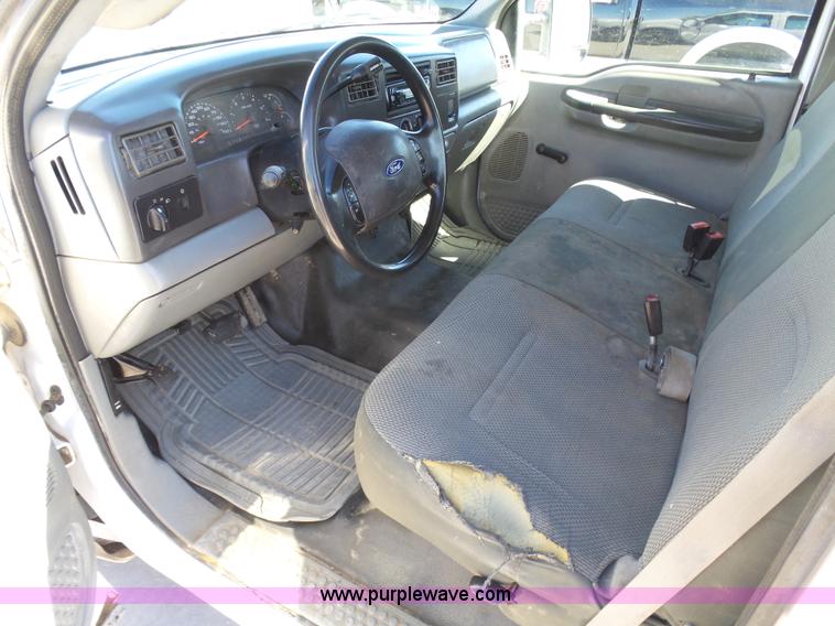 image for item J6212 2004 Ford F250 Super Duty XL Crew Cab pickup truck