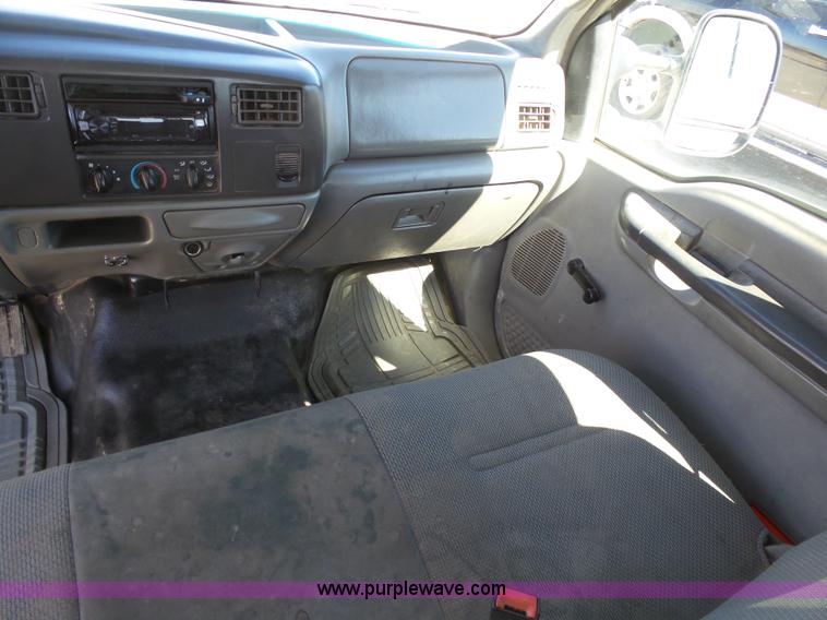 image for item J6212 2004 Ford F250 Super Duty XL Crew Cab pickup truck