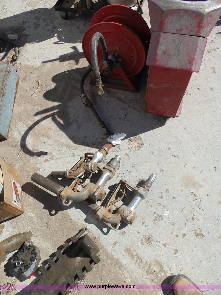 image for item J6213 Assorted tools