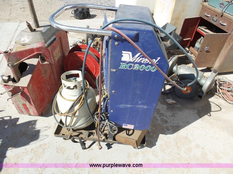 image for item J6213 Assorted tools