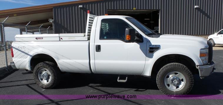 image for item J7686 2009 Ford F250 Super Duty pickup truck