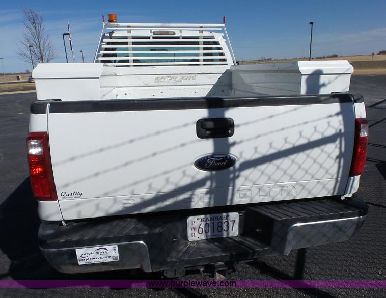 image for item J7686 2009 Ford F250 Super Duty pickup truck