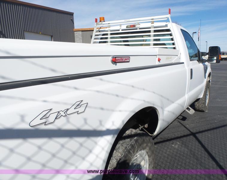 image for item J7686 2009 Ford F250 Super Duty pickup truck