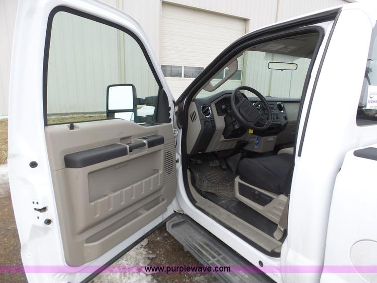 image for item J8847 2008 Ford F350 Super Duty XLT pickup truck