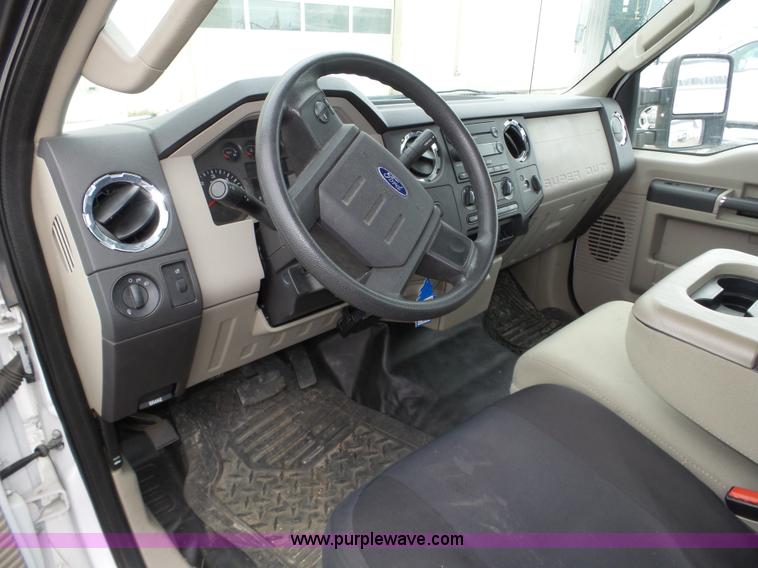 image for item J8847 2008 Ford F350 Super Duty XLT pickup truck