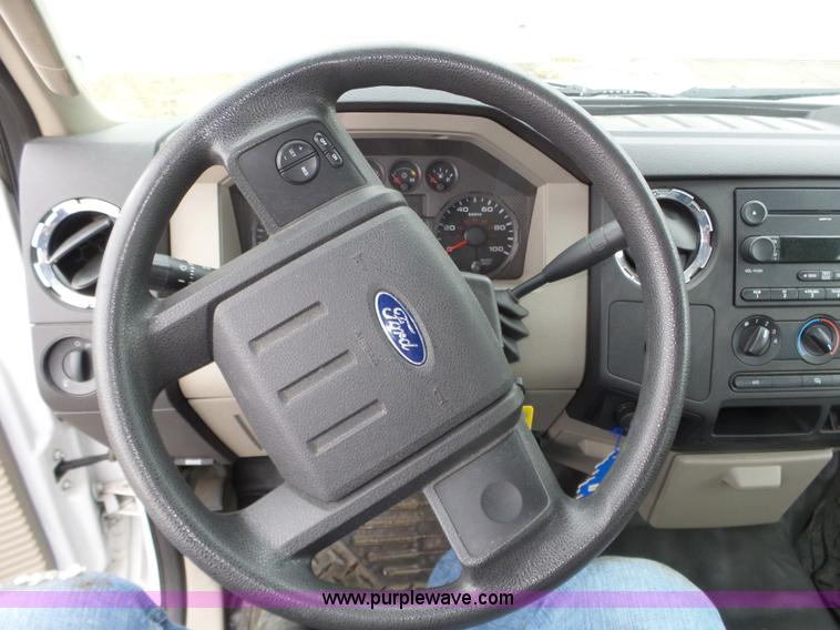 image for item J8847 2008 Ford F350 Super Duty XLT pickup truck