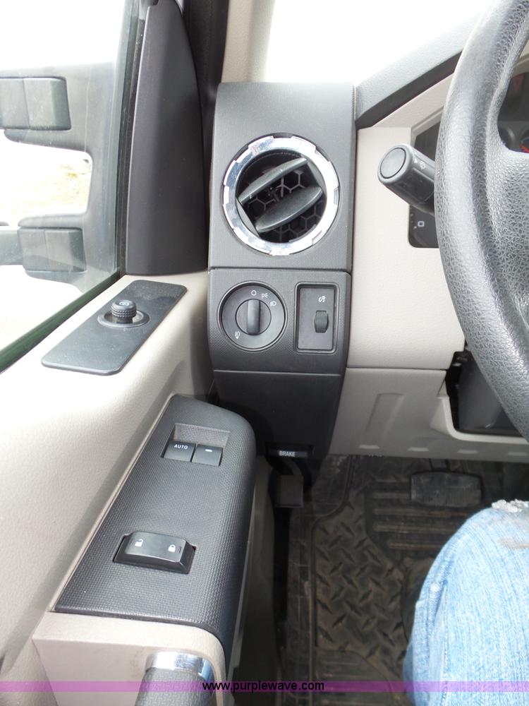 image for item J8847 2008 Ford F350 Super Duty XLT pickup truck