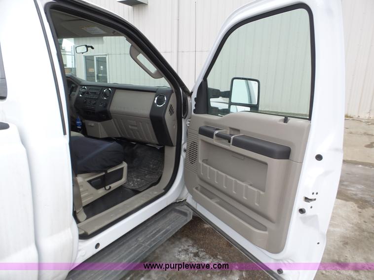 image for item J8847 2008 Ford F350 Super Duty XLT pickup truck