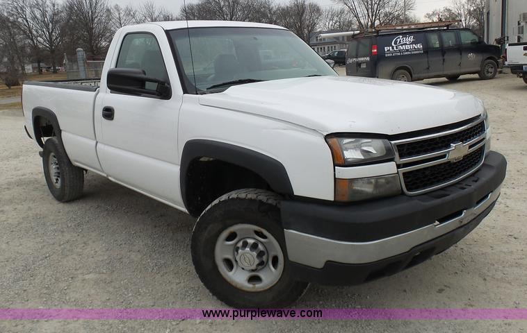 image for item K4259 2007 Chevrolet Silverado 2500 pickup truck