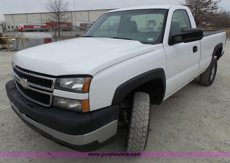 image for item K4259 2007 Chevrolet Silverado 2500 pickup truck