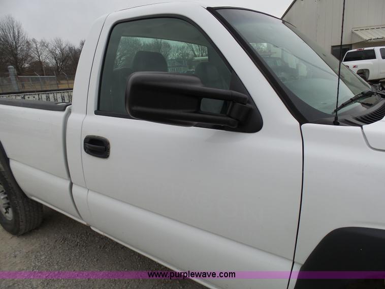 image for item K4259 2007 Chevrolet Silverado 2500 pickup truck
