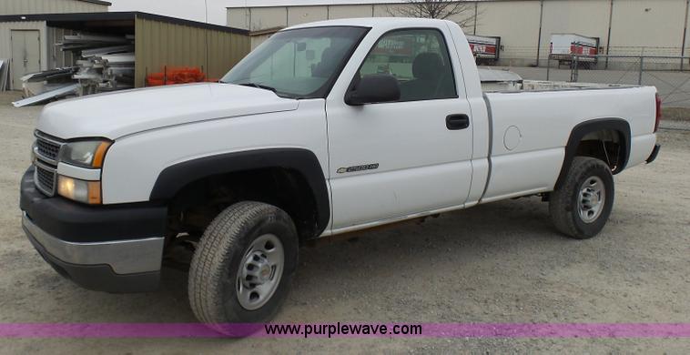 image for item K4260 2005 Chevrolet Silverado 2500HD pickup truck