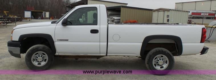 image for item K4260 2005 Chevrolet Silverado 2500HD pickup truck