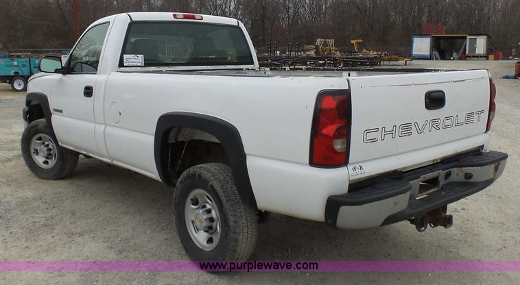image for item K4260 2005 Chevrolet Silverado 2500HD pickup truck
