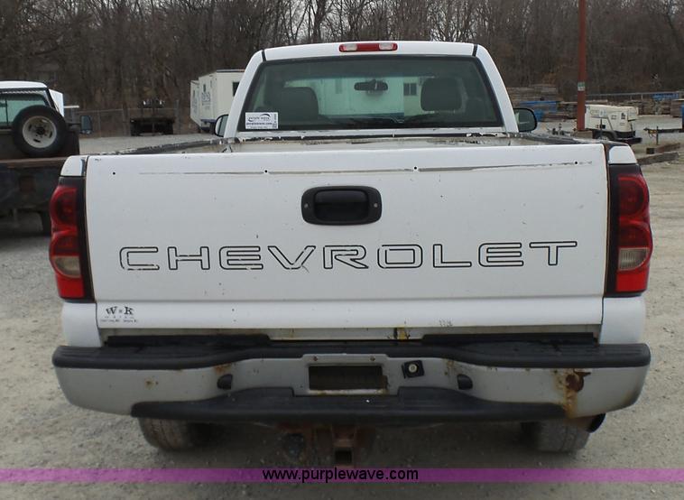 image for item K4260 2005 Chevrolet Silverado 2500HD pickup truck