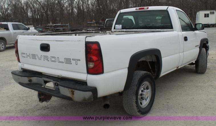 image for item K4260 2005 Chevrolet Silverado 2500HD pickup truck