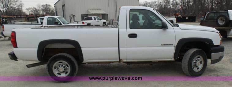image for item K4260 2005 Chevrolet Silverado 2500HD pickup truck