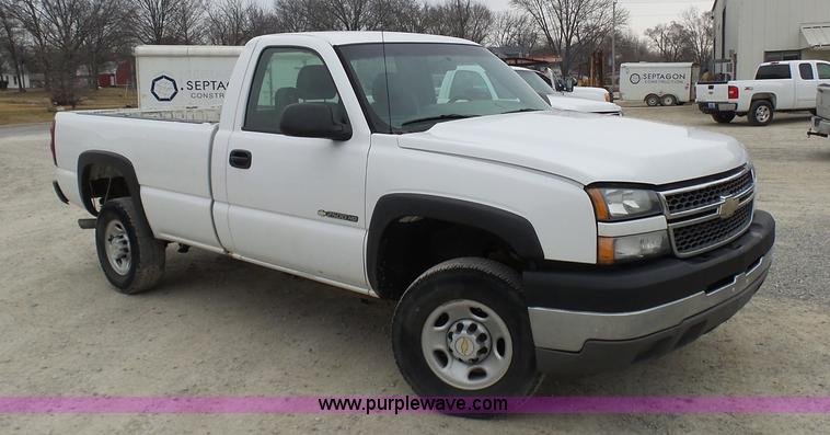 image for item K4260 2005 Chevrolet Silverado 2500HD pickup truck