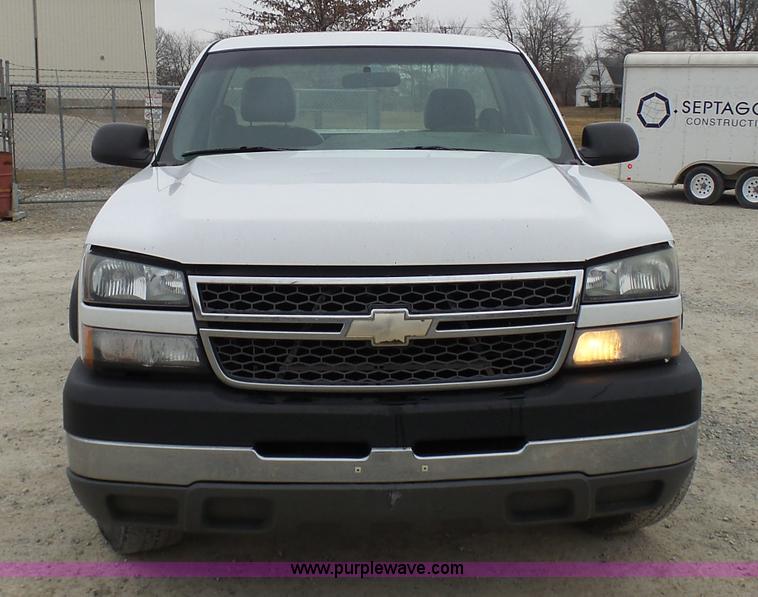 image for item K4260 2005 Chevrolet Silverado 2500HD pickup truck