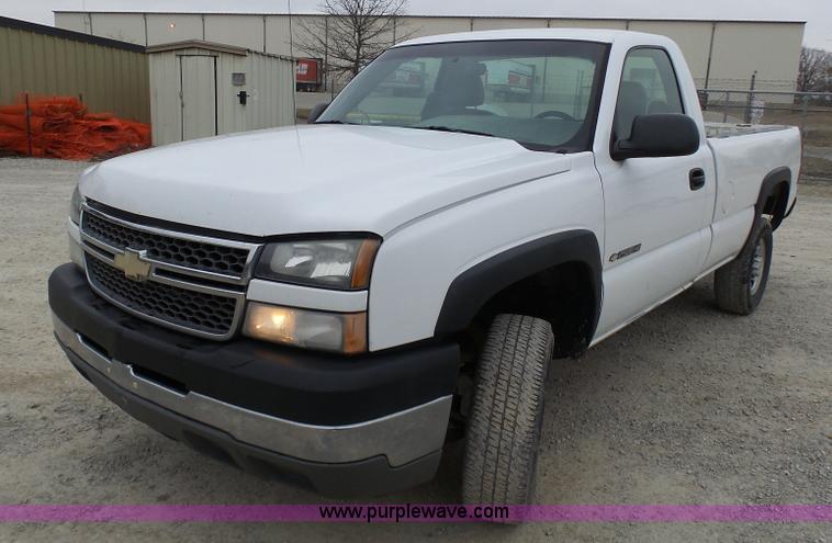 image for item K4260 2005 Chevrolet Silverado 2500HD pickup truck