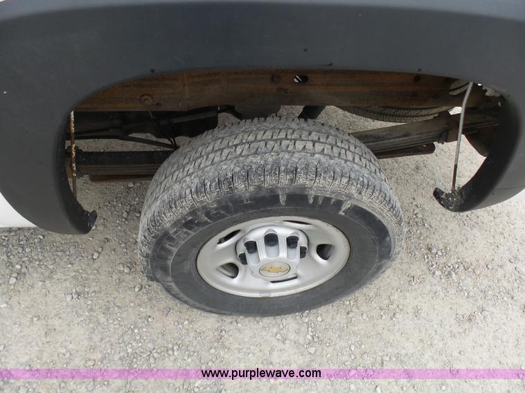 image for item K4260 2005 Chevrolet Silverado 2500HD pickup truck