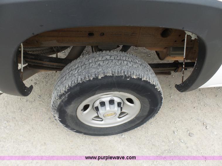 image for item K4260 2005 Chevrolet Silverado 2500HD pickup truck