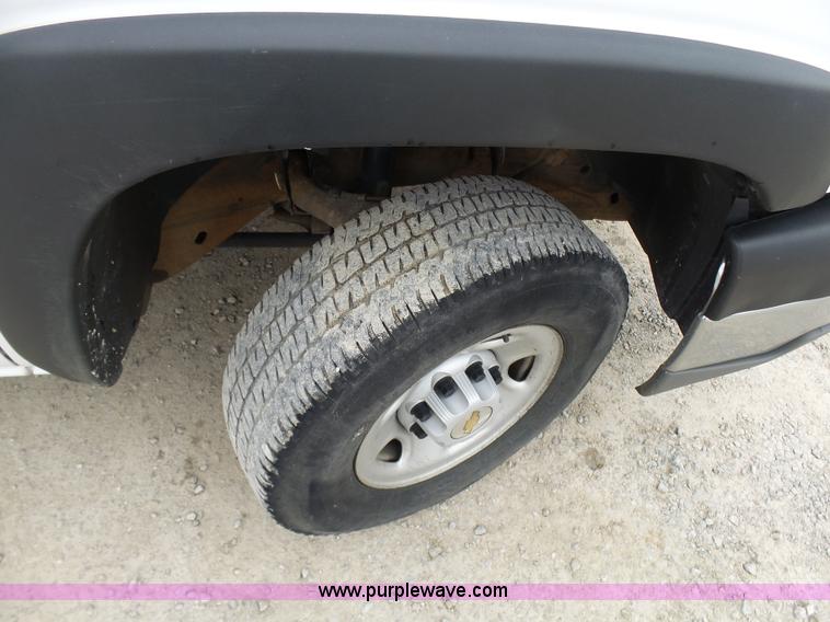 image for item K4260 2005 Chevrolet Silverado 2500HD pickup truck