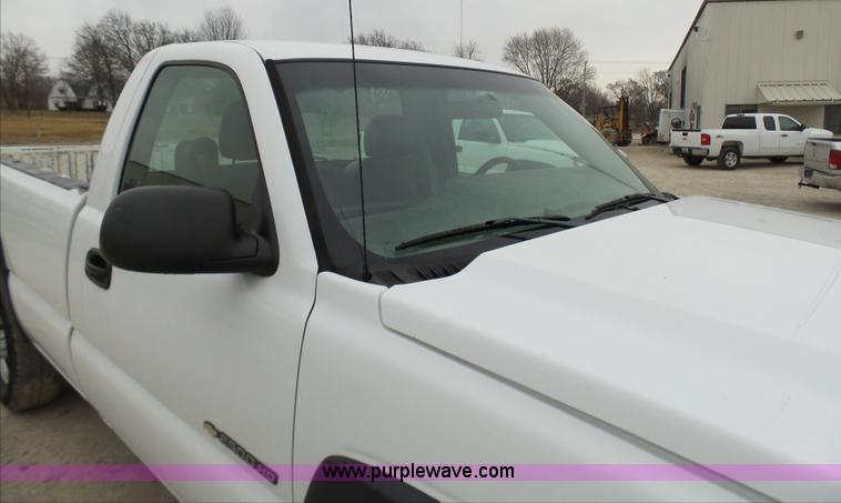 image for item K4260 2005 Chevrolet Silverado 2500HD pickup truck