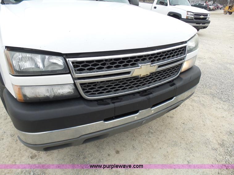 image for item K4260 2005 Chevrolet Silverado 2500HD pickup truck