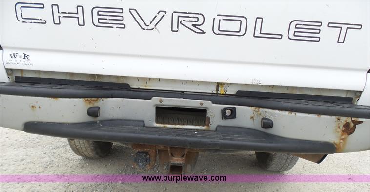 image for item K4260 2005 Chevrolet Silverado 2500HD pickup truck