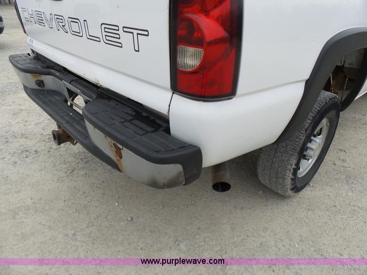 image for item K4260 2005 Chevrolet Silverado 2500HD pickup truck