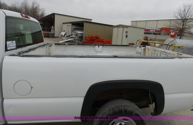 image for item K4260 2005 Chevrolet Silverado 2500HD pickup truck