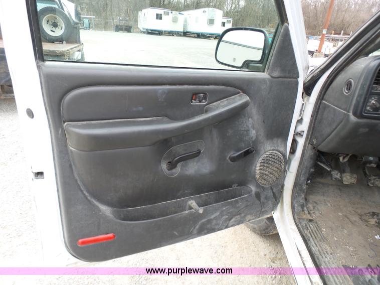 image for item K4260 2005 Chevrolet Silverado 2500HD pickup truck